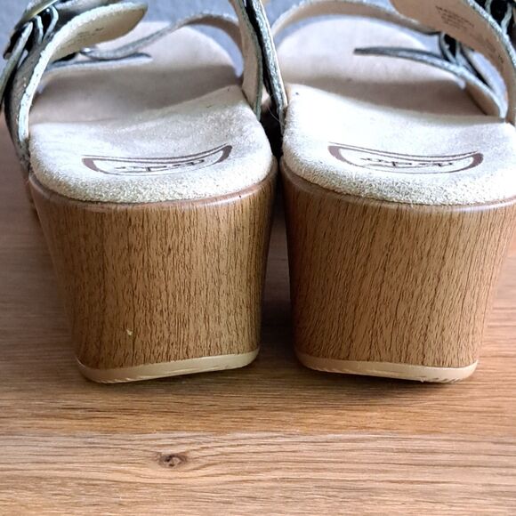 Dansko Sophie Women’s 39 / 9 Snakeskin Metallic Silver Wood Heel Sandals Shoes - Picture 3 of 12